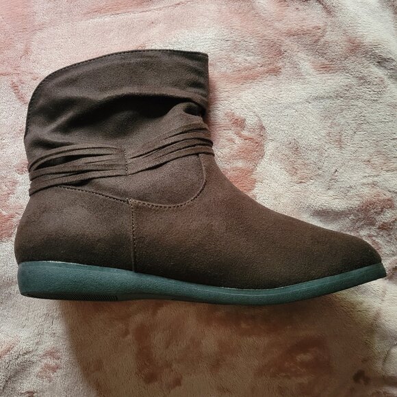 Womens Size 7 SO Brown Slip On Above Ankle Tassel Accent Boots - Picture 5 of 9